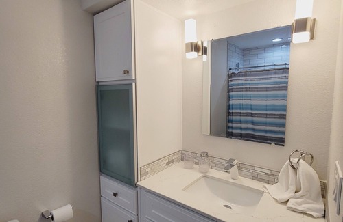 Rodeo Apartment | New Modern Clean Studio Apartment