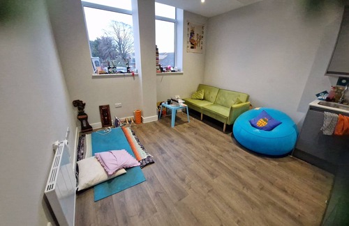 Havering Apartment | New modern East LDN apartment 5mins walk from Station, restaurants, gym & shops!