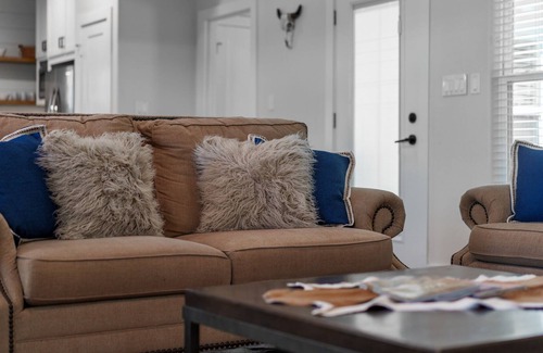 Washington House | "NEW" Modern Farmhouse in the middle of it ALL!