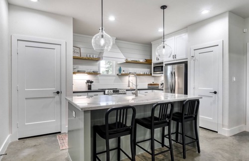 Washington House | "NEW" Modern Farmhouse in the middle of it ALL!