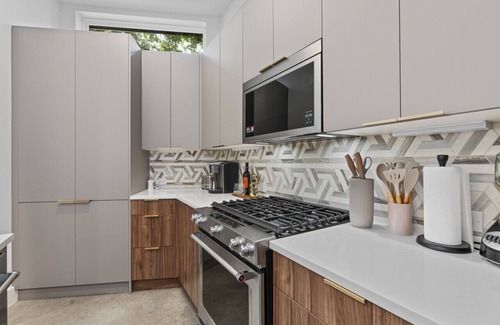 MLK Apartment | New Modern home - East ATX Gem and 5 Mins to DT
