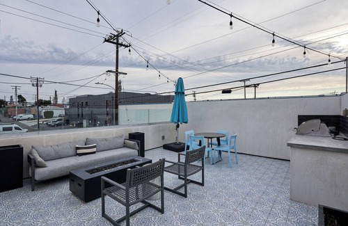El Segundo Apartment | NEW! Modern Studio w/Pool 5 mins from LAX & Beach- Monthly Stay Discount