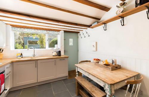 Moreton-in-Marsh House | NEW Moreton Cottage Central Garden Pass The Keys