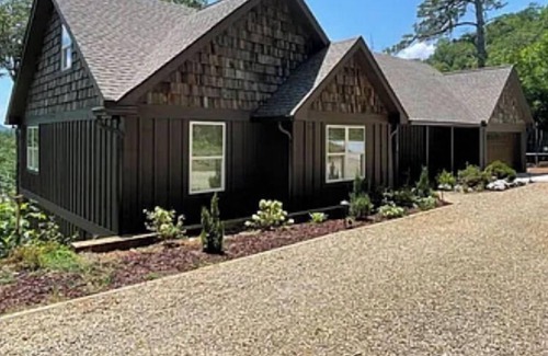 Dillard House | New Mountain Modern Board and Batten 4 bedroom/ 3 Full bathroom Family Home