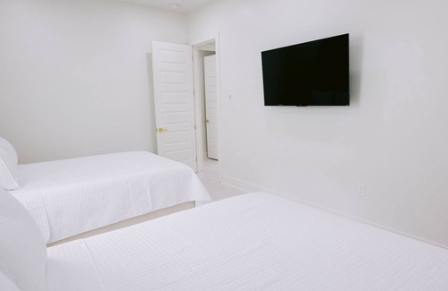 Tulane - Gravier Apartment | New near Canal st ,French quarters, Caesars Superdome