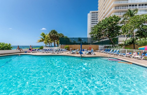 Galt Mile Condo | NEW Ocean Beach Condo 505 3BR w POOL