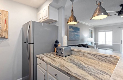 Virginia Beach Condo | New Oceanfront 2bd, 2bth/ Beach/Pool/Boat