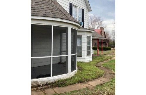 Farmington House | NEW! Original Farm House w/pool and tons of charm
