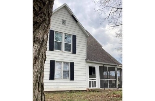 Farmington House | NEW! Original Farm House w/pool and tons of charm