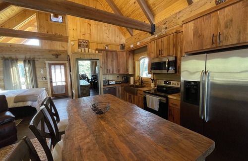 Valley Head Cabin | NEW Owl and Moon Romantic Cabin Majestic Views for Miles Fireplace and Hottub