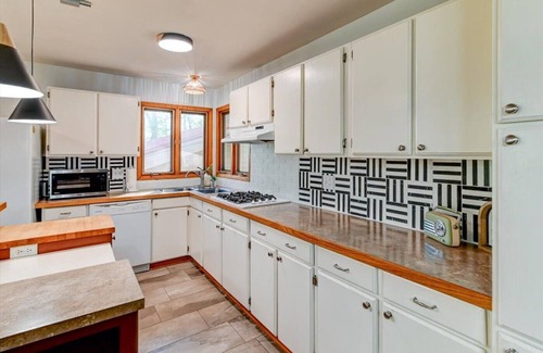 Portage Ski Chalet | NEW OWNR SPECL - Hilltop Oasis w/HotTub+Sauna-Close to Wis Dells & Baraboo!