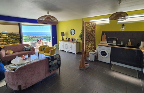 Faaa Apartment | New Paradise: modern designer apartment with breathtaking views of Moorea
