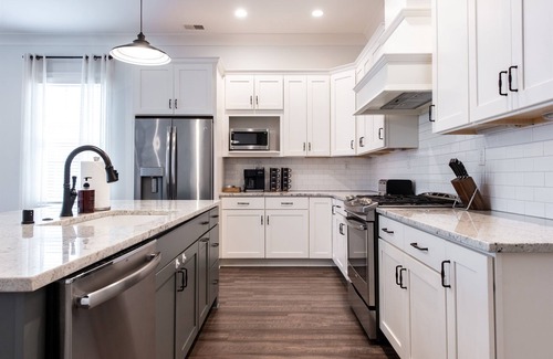 Prospect House | NEW Pet Friendly, Pool, Bourbon Trail, Downtown Local Dining, Fully Loaded