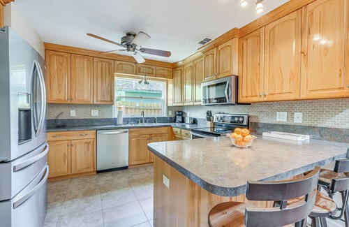 Tall Pines House | New Port Richey Home w/Charcoal Grill Near Hiking