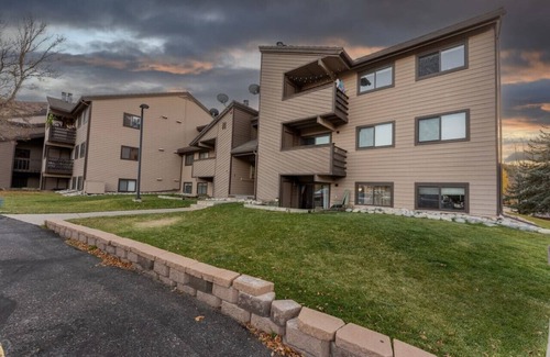 Avon Apartment | New | Prime Location | Skier's Paradise