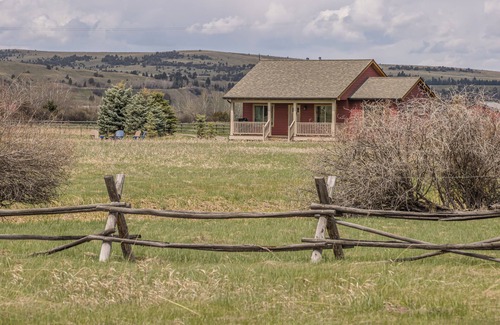 Bozeman House | NEW! Private River access with spectacular views of Gallatin Gateway
