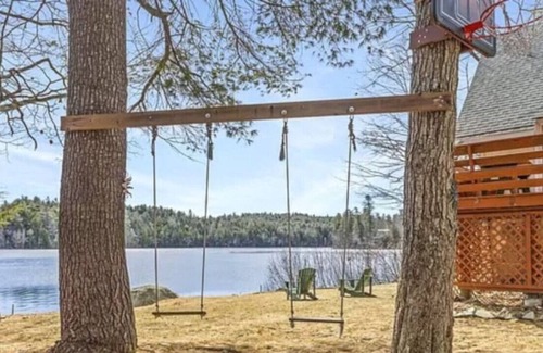 Raymond House | NEW Private Secluded Waterfront House on Quiet Lake