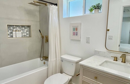 South Redlands Apartment | NEW Private Studio & Bath in Guesthouse - w/Kitchenette, WiFi and AC