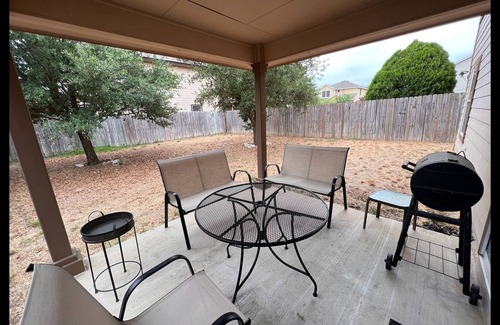 Bonanza House | ★ NEW PRIVATE WORK/TRAVEL SUITE in Laredo! ★