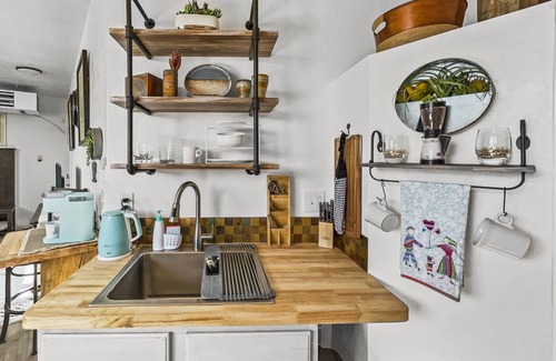 Redlands Apartment | NEW! Quaint Monument Retreat