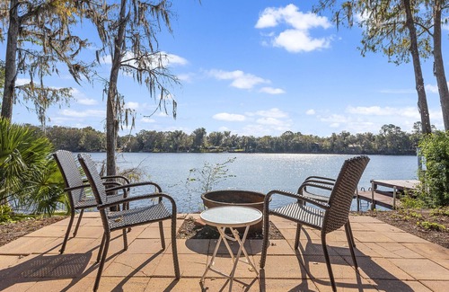 Chiefland Cabin | NEW! Remodeled River Retreat Cabin-Beautiful views right on the Suwannee River