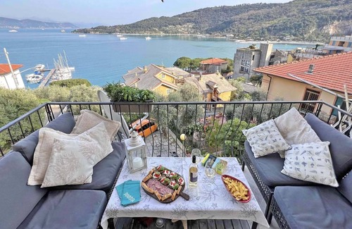 Portovenere Apartment | New Remodelled Apartment in 2022 with Sea Views and Free Parking