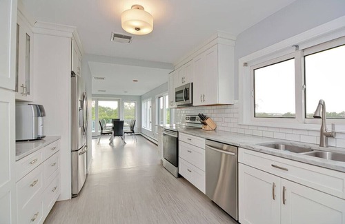 Gloucester House | NEW Rental: 2 min walk to Private Coffin's Beach