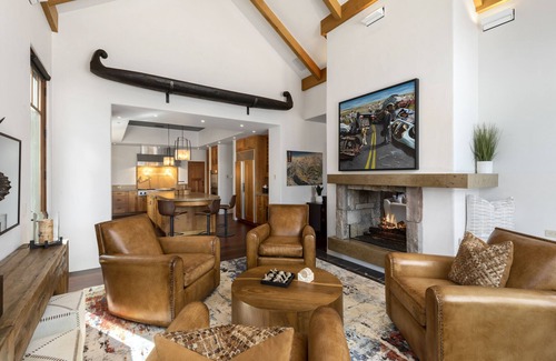 Mountain Village House | NEW RENTAL ! Zen on Sundance ! Ski In Ski Out 5 Bedroom