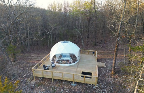 Cotter Cabin | NEW RIVER VIEW Cliff Dome Glamping @ White River, minutes to fishing, hikes!