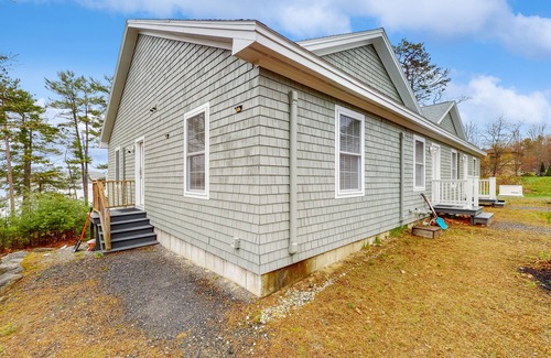 Edgecomb Condo | New Riverfront Condo in Sheepscot Harbour - Walk to Famed Seafood Eatery