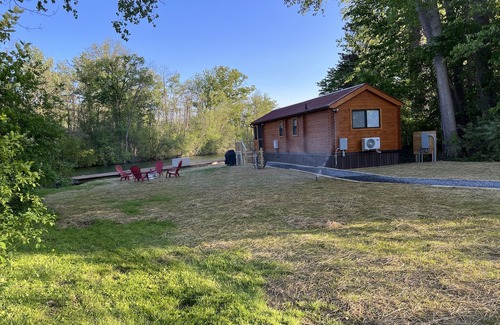 Waterloo Cabin | NEW! Rivers Edge Cabin