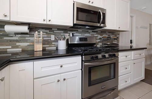 Serra Mesa House | NEW San Diego Getaway!4Bedroom,3Bath, Hot Tub BBQ Ping Pong, Corn Hole