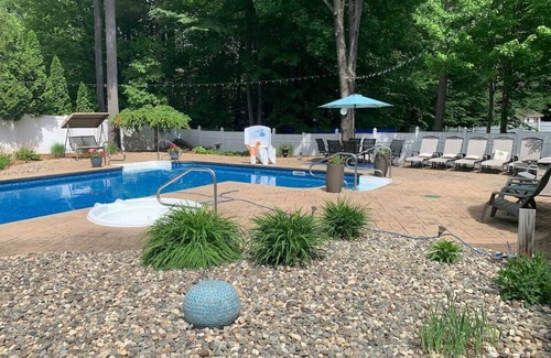 Gansevoort House | New Saratoga Springs Rental Retreat with Large Heated Pool