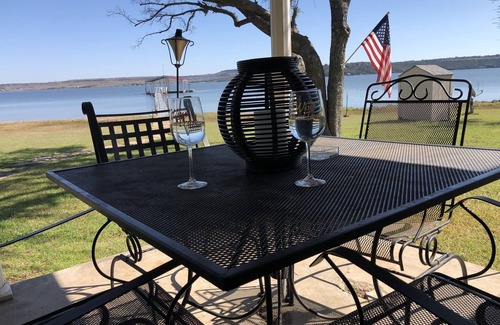 Caddo House | New! Secluded Waterfront Cabin With Private Dock