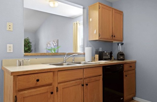 Columbia Apartment | New! Spacious 4 Bed Great for Commuting, Dogs ok