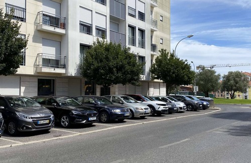 Reboleira Apartment | ✨New Spacious & Chic Flat, Garage, perfect for Family or Business Trip to Lisbon