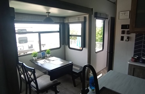 Gravois Mills House | New spacious RV that sits just steps away from the Beautiful Lake of the Ozarks
