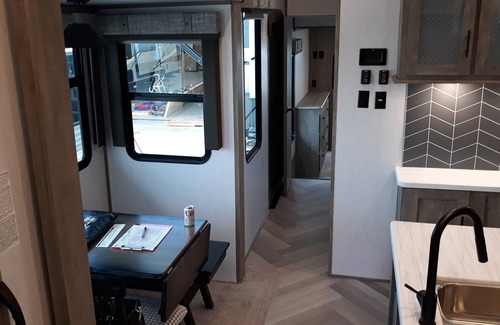 Gravois Mills House | New spacious RV that sits just steps away from the Beautiful Lake of the Ozarks