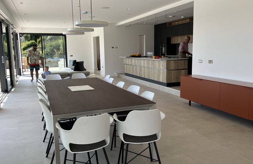 Newquay House | New Spectacular 7 bedroom house on south facing cliff overlooking beach and sea.