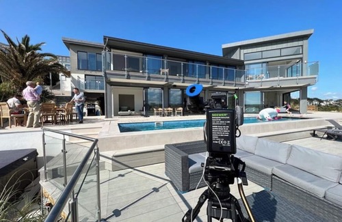 Newquay House | New Spectacular 7 bedroom house on south facing cliff overlooking beach and sea.