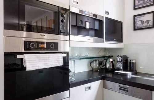 Abingdon House | NEW Stunning 5BD Mews House
