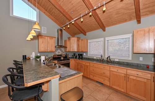Ashtabula House | New! Stunning Geneva/Ashtabula Lakefront sleeps 16