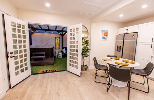 Bankers Hill Apartment | New Stunning Little Italy Villa Next to ConventionCenter HotTub A/C GamesGrill