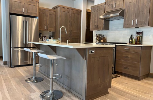 Bend House | New, Stunning & Modern Luxury, Fire Pit, A/C, Golf, Bike, Hike & Mt Bachelor