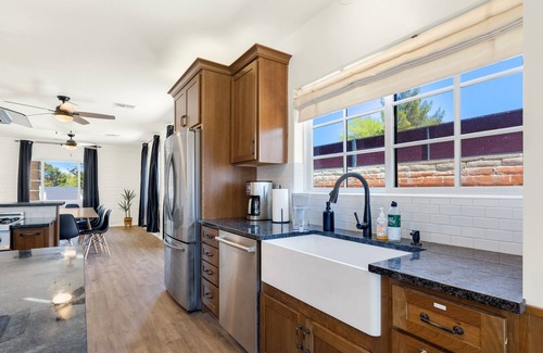 El Conquistador Estates House | ✰ NEW ✰ Sunset Flats - 4BR, Pool, BBQ, Minutes to UA