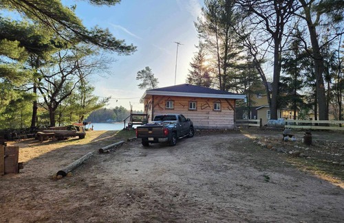 Plainfield Cabin | NEW (SUPERHOST) OWNER SPECIAL! Amazing Sunsets, come relax and make memories!