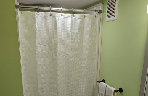 Gansevoort Apartment | NEW! The Birds Nest - No Clean Fee, Pets, WIFI, Coffee & Tea, TV