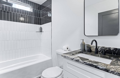 Belvedere Park House | New! The Ellington Escape 5BR 3BA Sleeps 8+