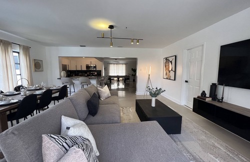 Horse Country House | New! The Moon House with Pool, Arcade & Basketball