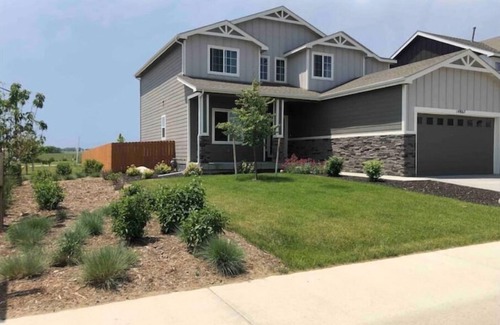 Longmont House | New, three bedroom house. Free parking on premises